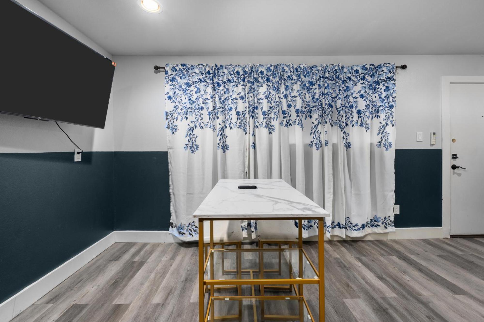 Appartamento Modern Quirky Apt Near Nrg Stadium & Medical Center Houston Esterno foto